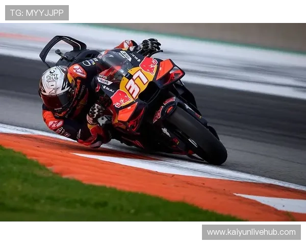 意大利大奖赛精彩回顾：摩托车赛手激烈角逐引燃赛道激情